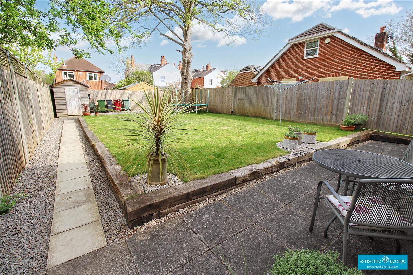 2 bed property in Victoria Road, Tilehurst